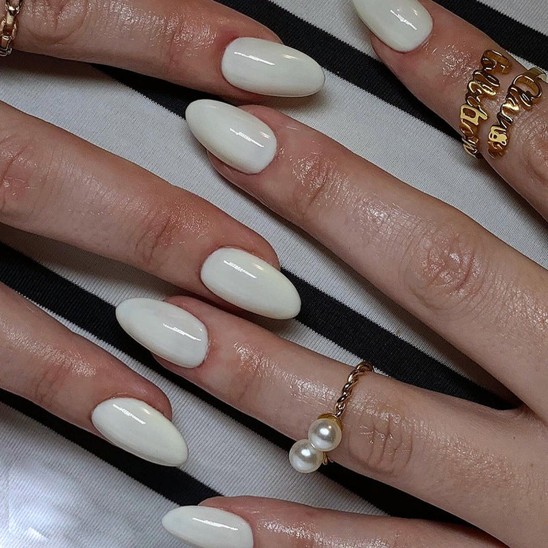 White glossy reusable press-on nails by Nailed It
